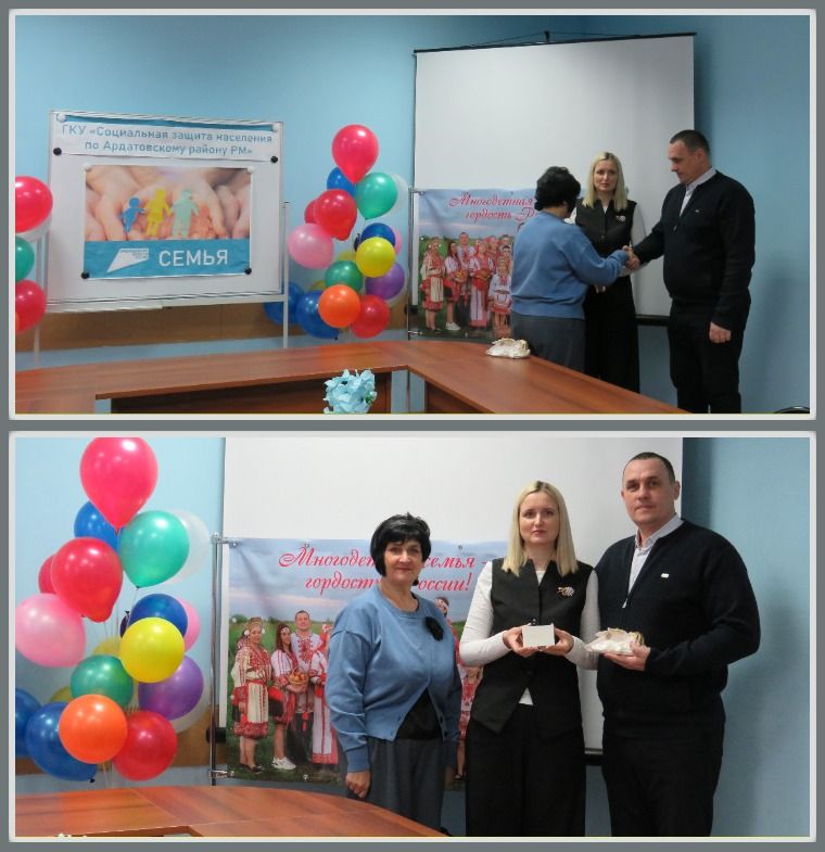 Вручено сотое удостоверение многодетной семьи